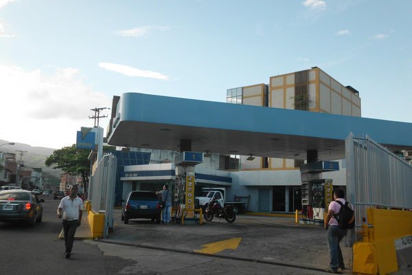 Con precio de 200 bolívares el litro reabrieron gasolineras especiales en Táchira