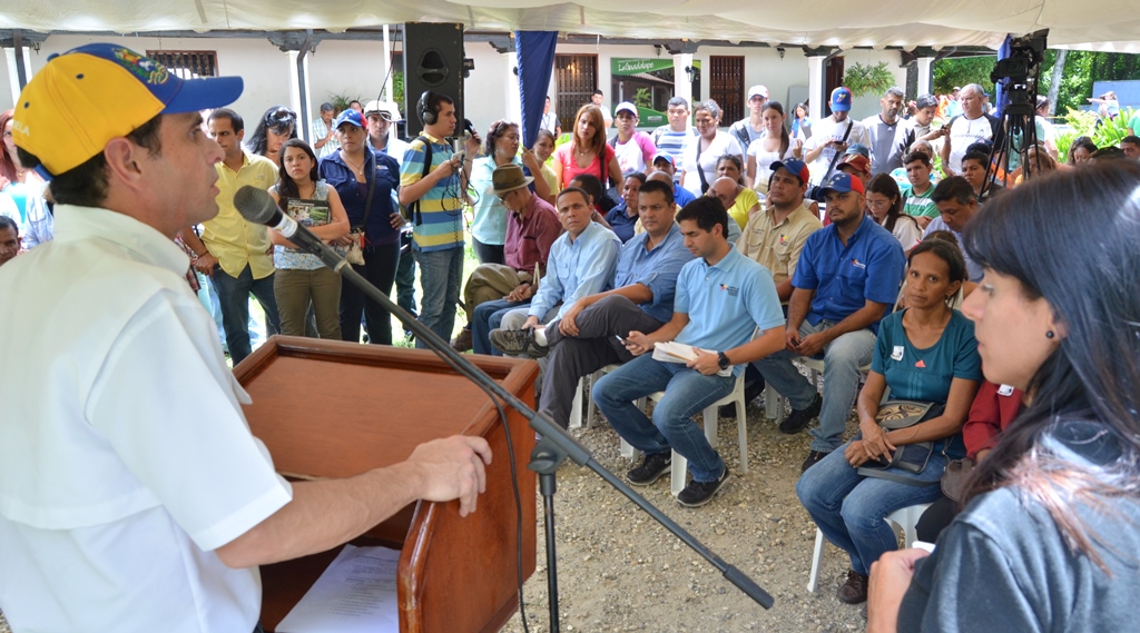 Capriles: Insistimos en el revocatorio porque la crisis no se aguanta