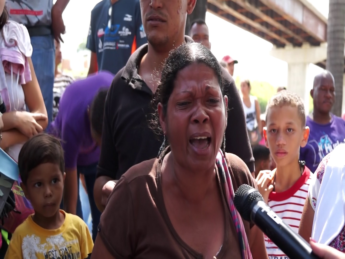 Varados en las colas, los venezolanos pierden su salud física y mental