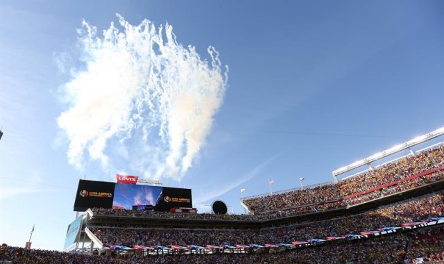 Aspecto del acto inaugural de la Copa América centenario antes del juego entre Colombia y USA hoy, viernes 3 de junio de 2016, en el Levi's Stadium de Santa Clara (EE.UU.) EFE