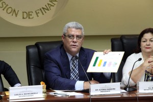 Marquina presenta informe de gestión de Comisión de Finanzas y Desarrollo Económico
