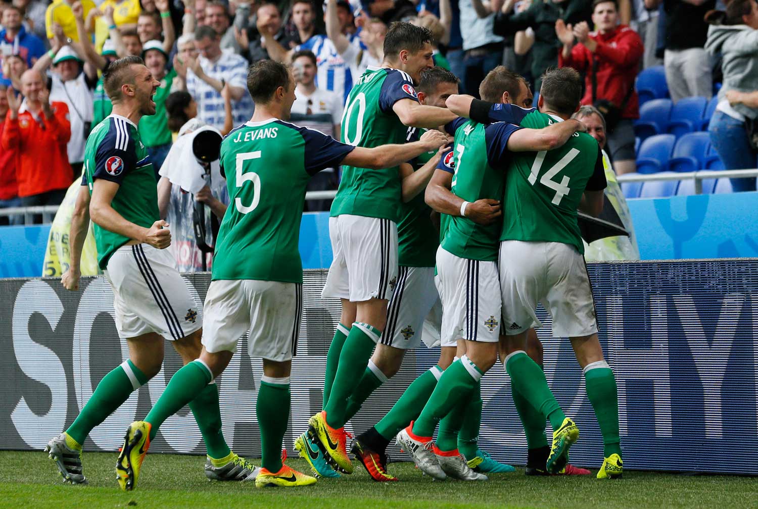 0-2. Irlanda del Norte bate con claridad a Ucrania en las eliminatorias de la Eurocopa