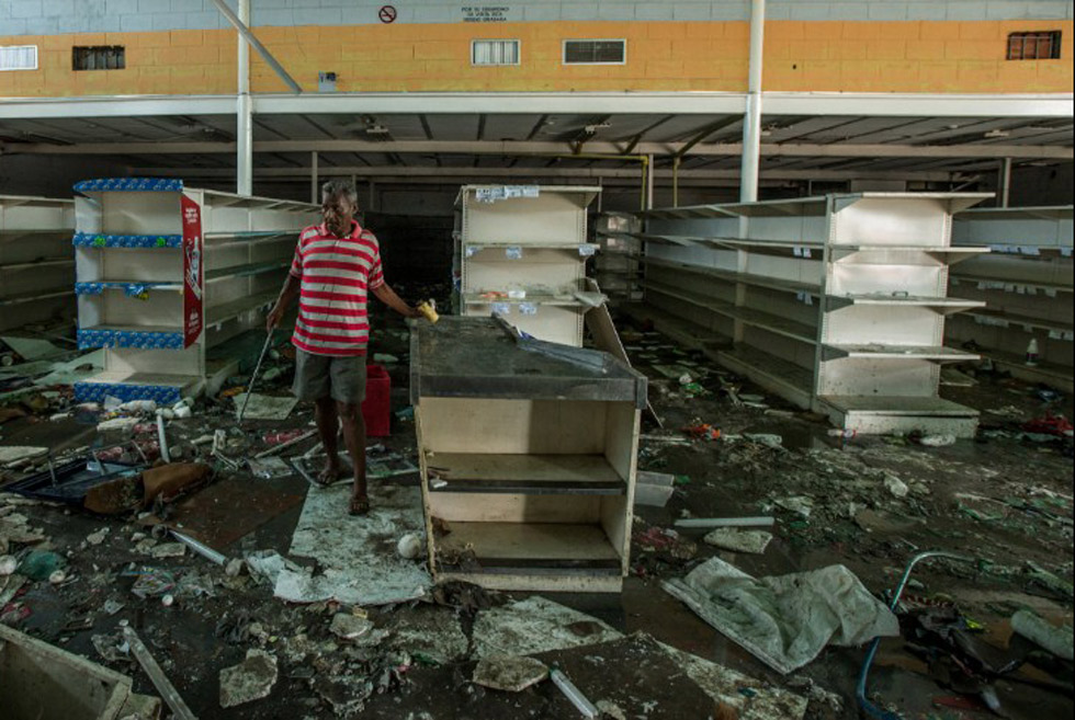 NY Times: Venezolanos saquean tiendas mientras el hambre oprime a la nación (Fotoreportaje)