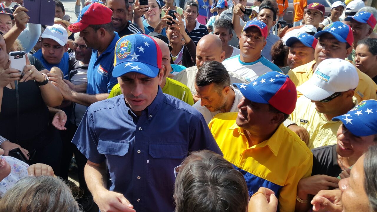 Capriles estuvo en Nueva Esparta para apoyar la validación de firmas (Fotos y video)