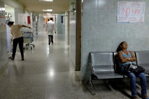 Insumos médicos importados por el gobierno alcanzan para un mes