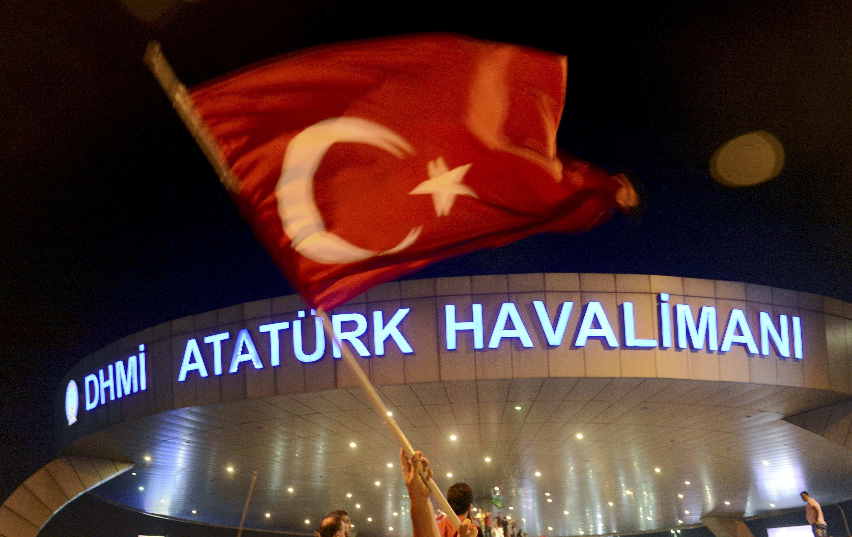 Alzamiento militar en Turquía genera preocupación mundial