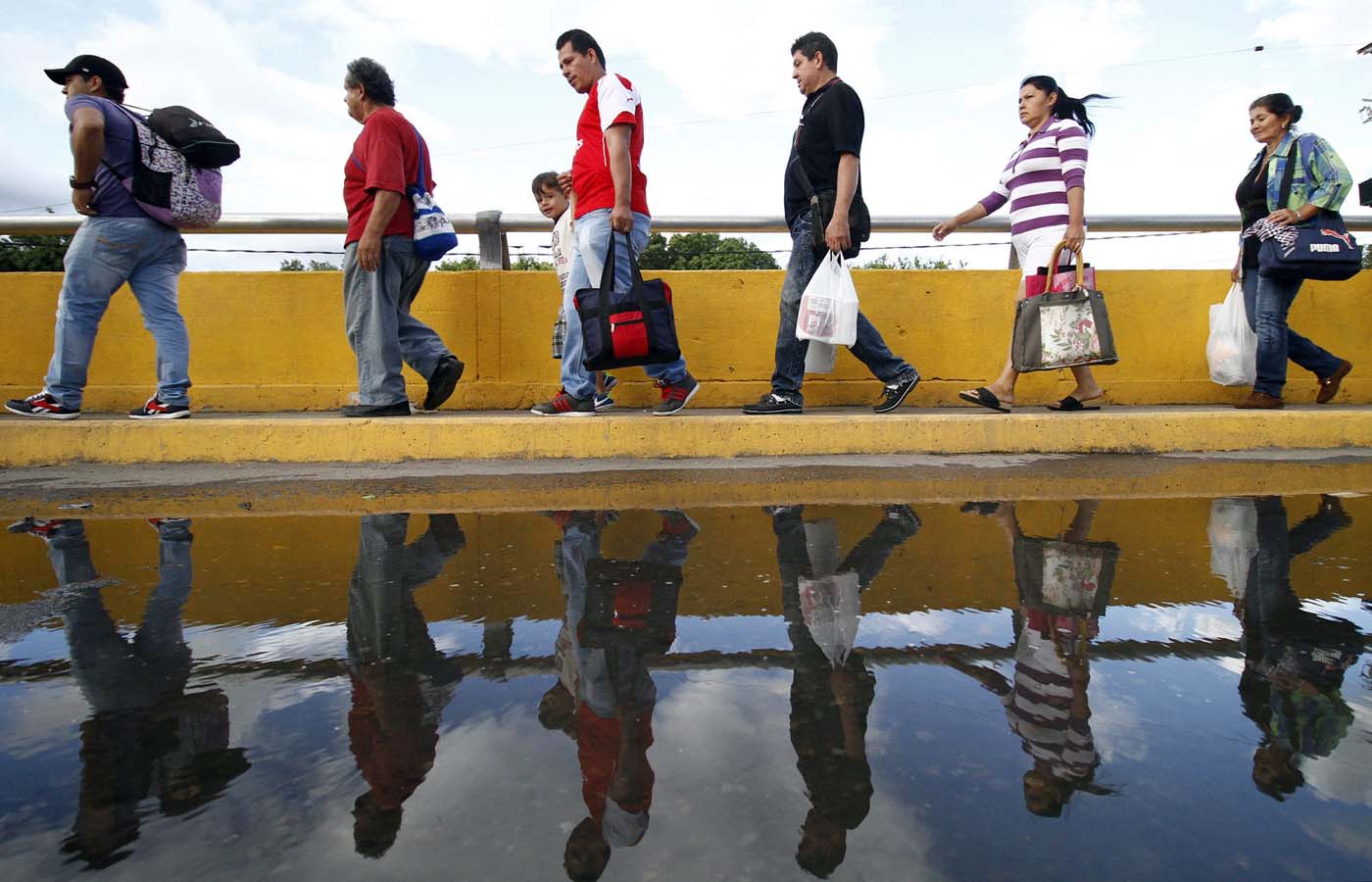 Colombia y Venezuela habilitarán circulación por puentes binacionales