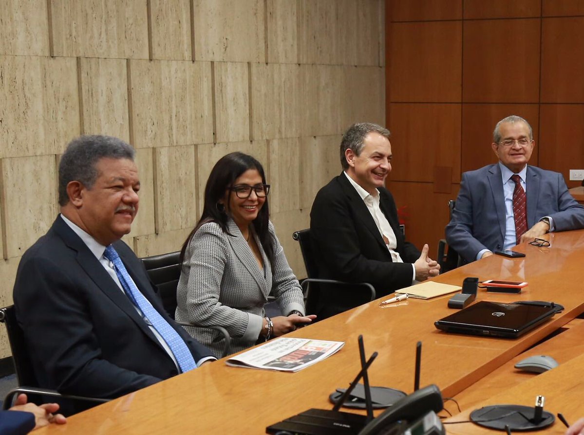 Zapatero, Fernández, Torrijos y Samper se reunieron con funcionarios del Gobierno