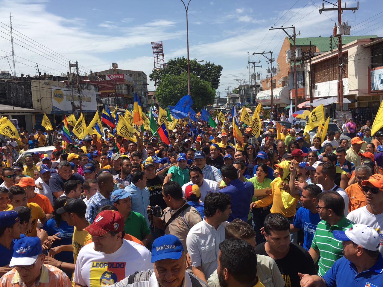 Capriles: Este año revocaremos al Gobierno que tiene al pueblo haciendo cola