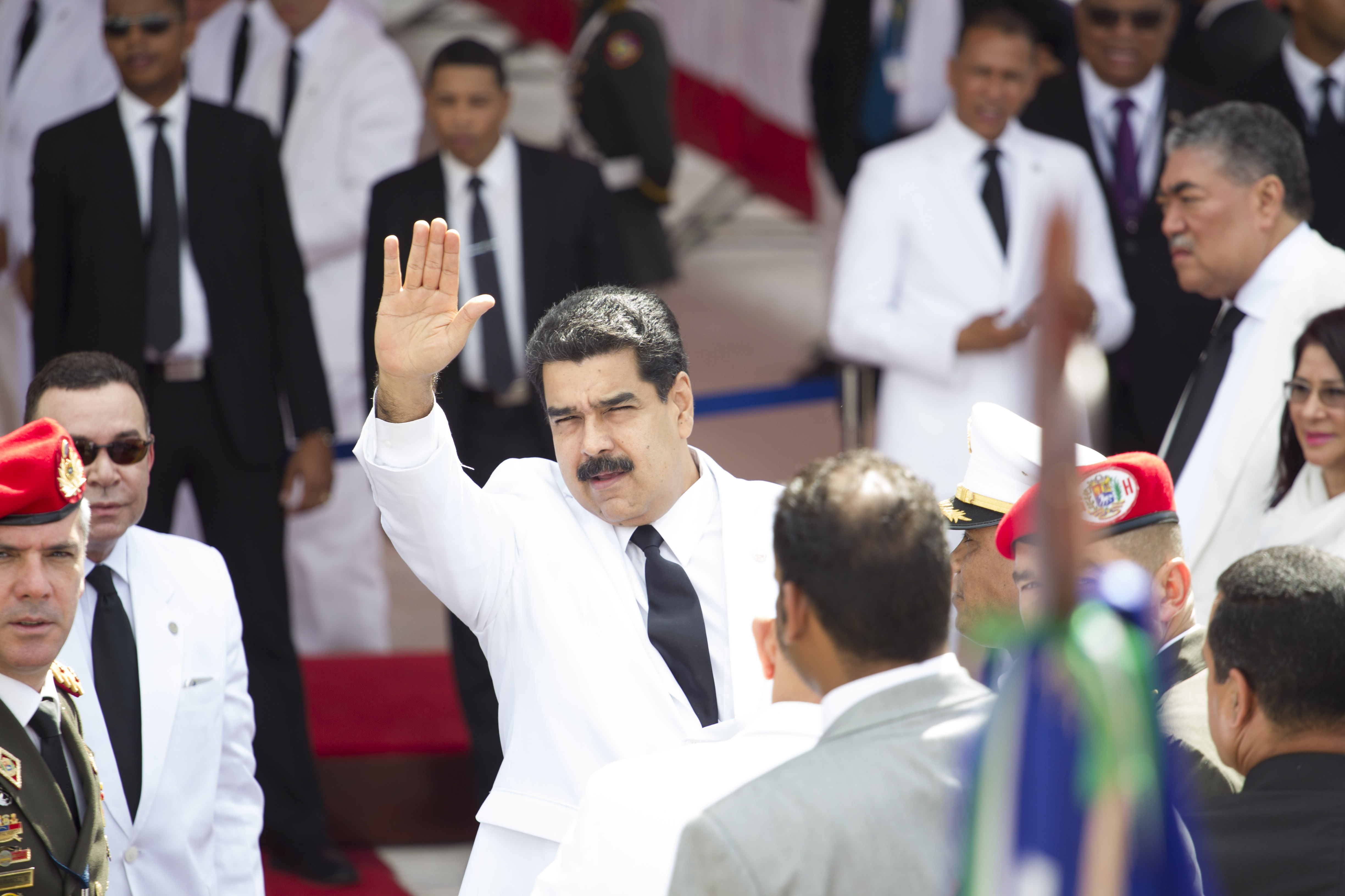 Humor Patilla: ¿Por qué Nicolás vestía de blanco en Dominicana? (Fotos)