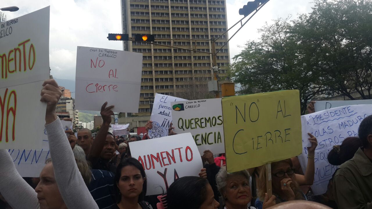 Falta de recursos en casas hogar dependientes del IVSS dejaría a abuelos en la calle