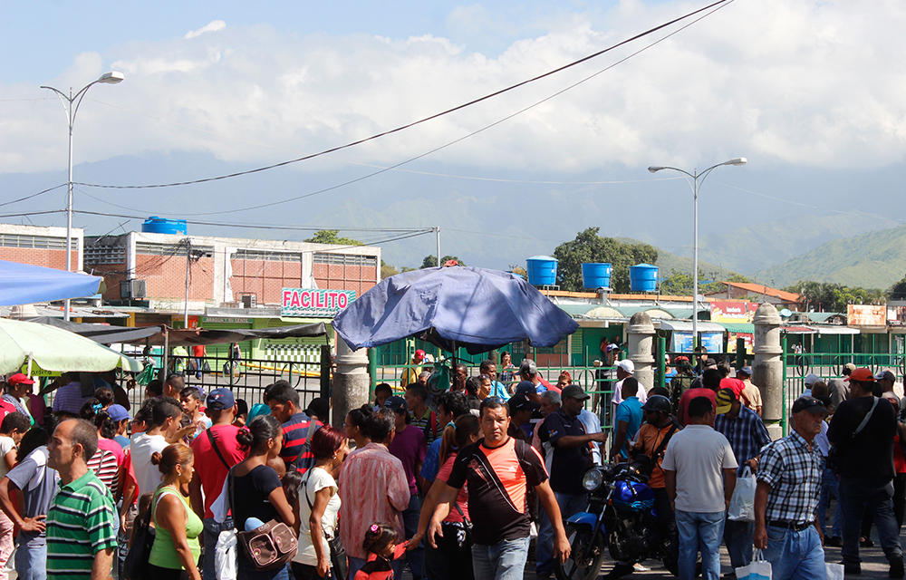 Segundo día de militarización en el Mercado Libre de Maracay