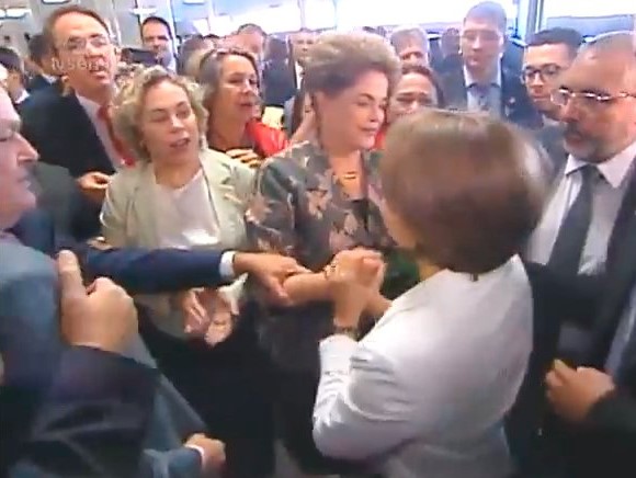 Así llegó Rousseff al Senado para jugar su última carta antes del juicio