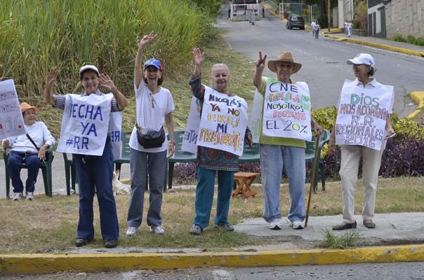 ¡Ya basta de las penurias! Una marea tricolor “tomó Caracas” y exigió el RR