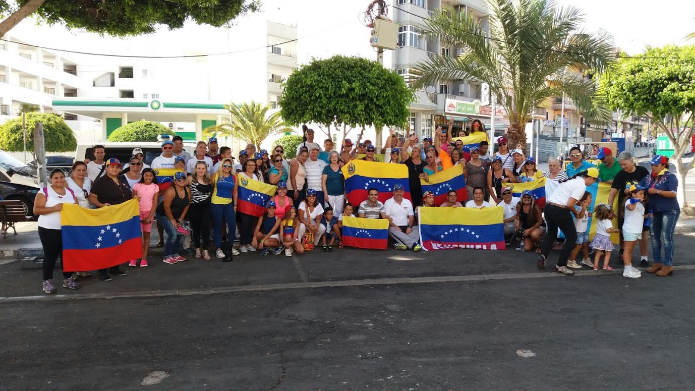 Un grupo de venezolanos en Tenerife exigió Revocatorio para 2016 (Fotos)