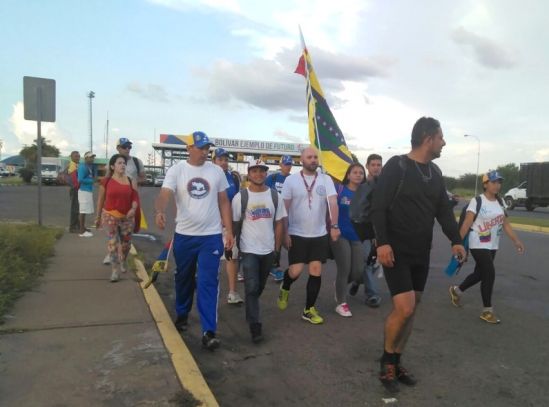 Emprenden caminata de 85k hasta Ciudad Bolívar para exigir al CNE que agilice el revocatorio