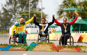 Alex Zanardi, el Superman automovilista, se baña nuevamente de oro olímpico en la bicicleta de mano