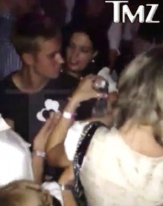 Mesonera salva a un borrachito Justin Bieber de que le dieran una trompada (VIDEO)