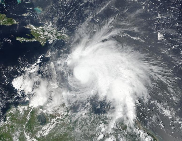 Huracán Matthew se mantiene en categoría 4 este domingo