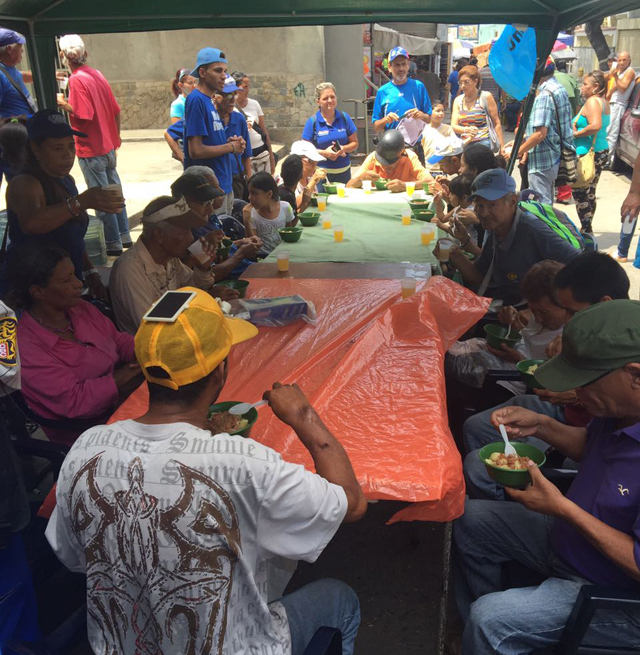 UNT Solidario benefició con un plato de comida a casi 600 personas de escasos recursos