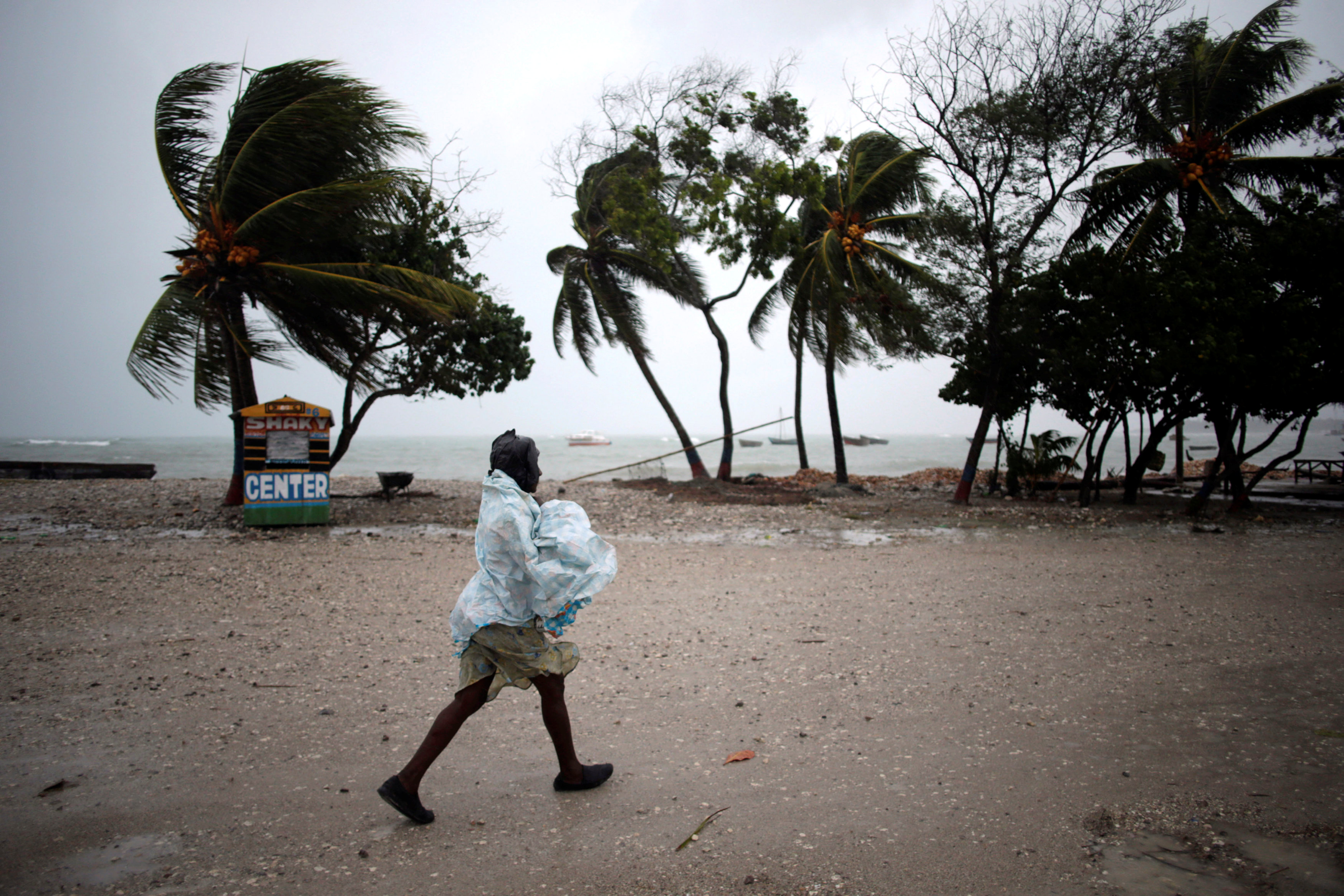 Crece amenaza en Haití por huracán Matthew