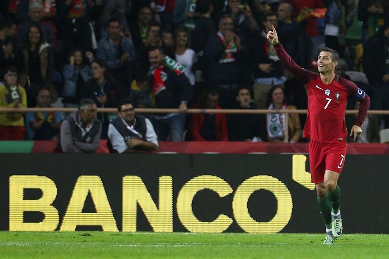 Ronaldo marca cuatro goles en su regreso y Portugal revive