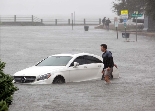 2016-10-08T144934Z_471558882_S1BEUFUQMWAA_RTRMADP_3_STORM-MATTHEW-USA