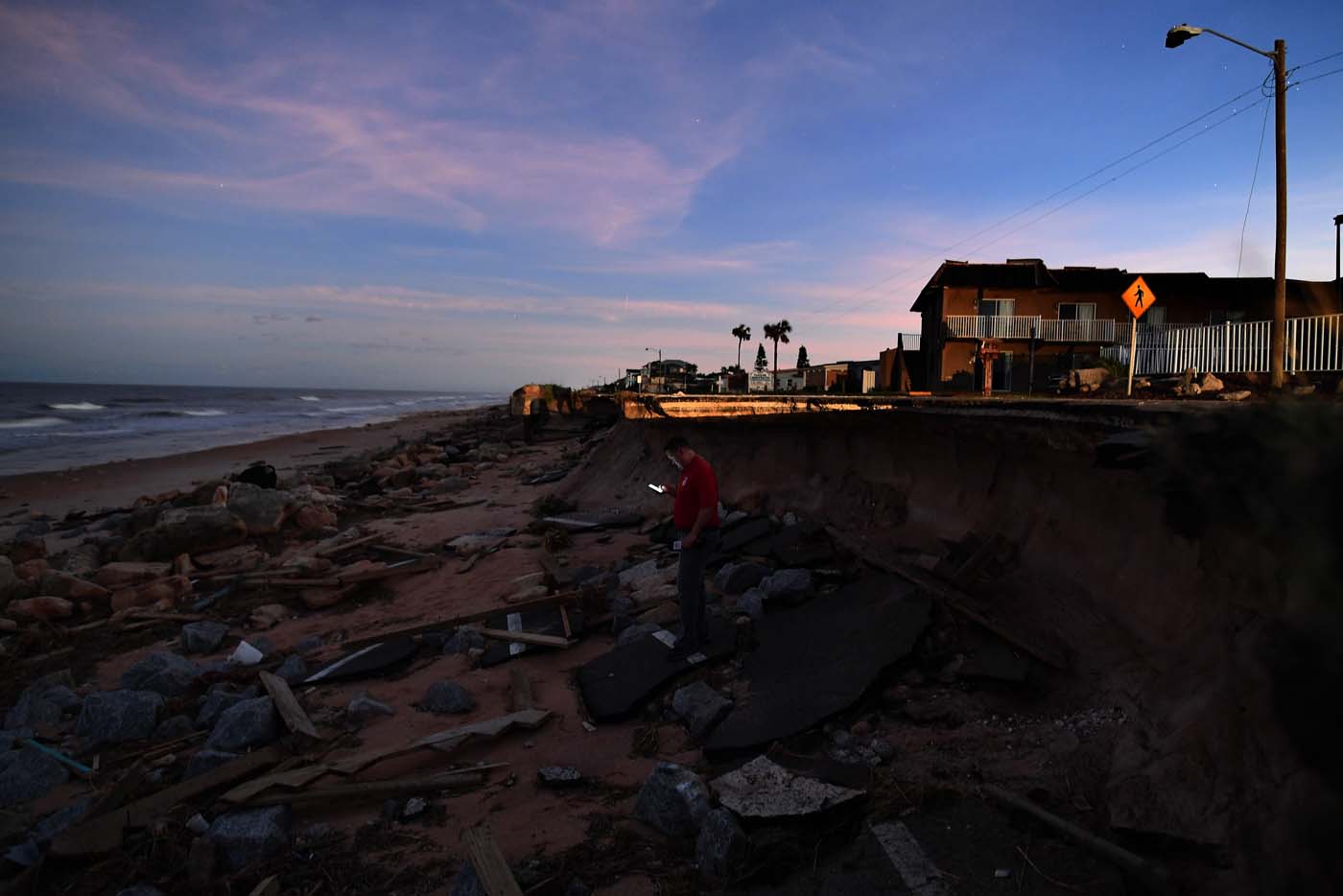 Aunque debilitado, Matthew sigue azotando el sureste de EEUU (Fotos)