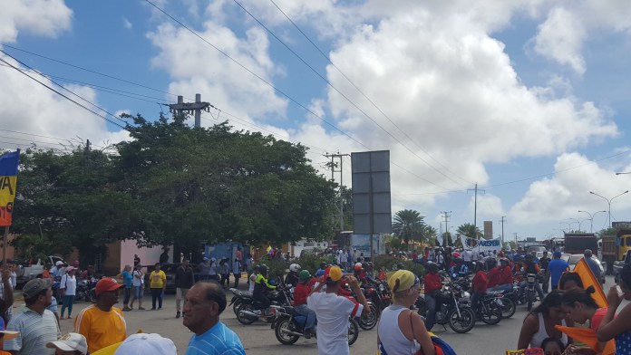 Así fue el ataque de chavistas a concentración pacífica en Villa Rosa (fotos y videos)