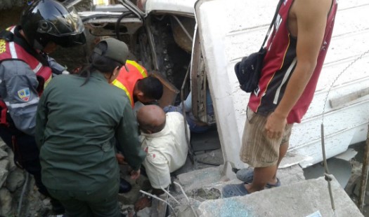 Accidente en la autopista Caracas-La Guaira a la altura de El Limón deja cinco heridos
