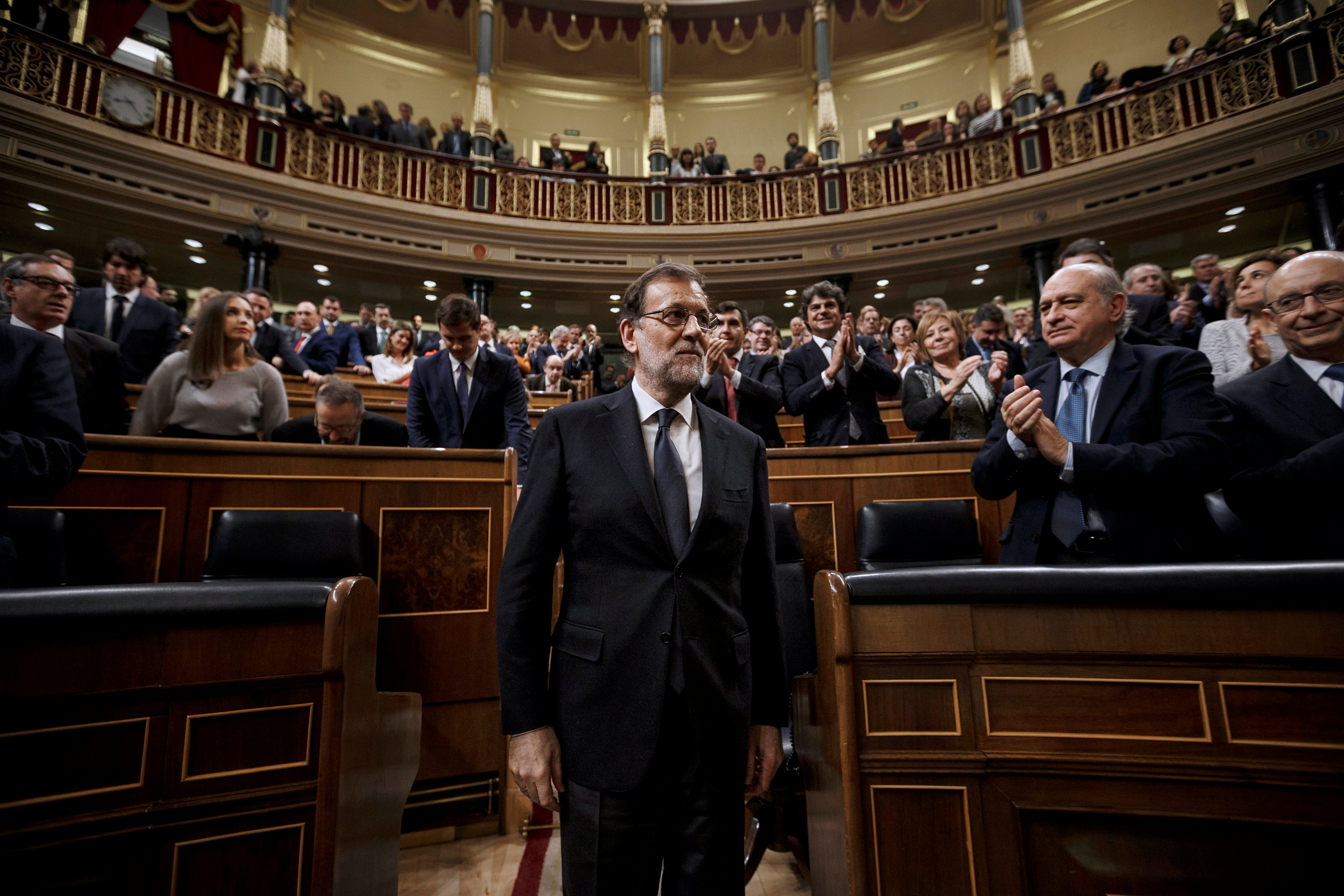 Rajoy mantiene rumbo conservador en España con su nuevo gobierno