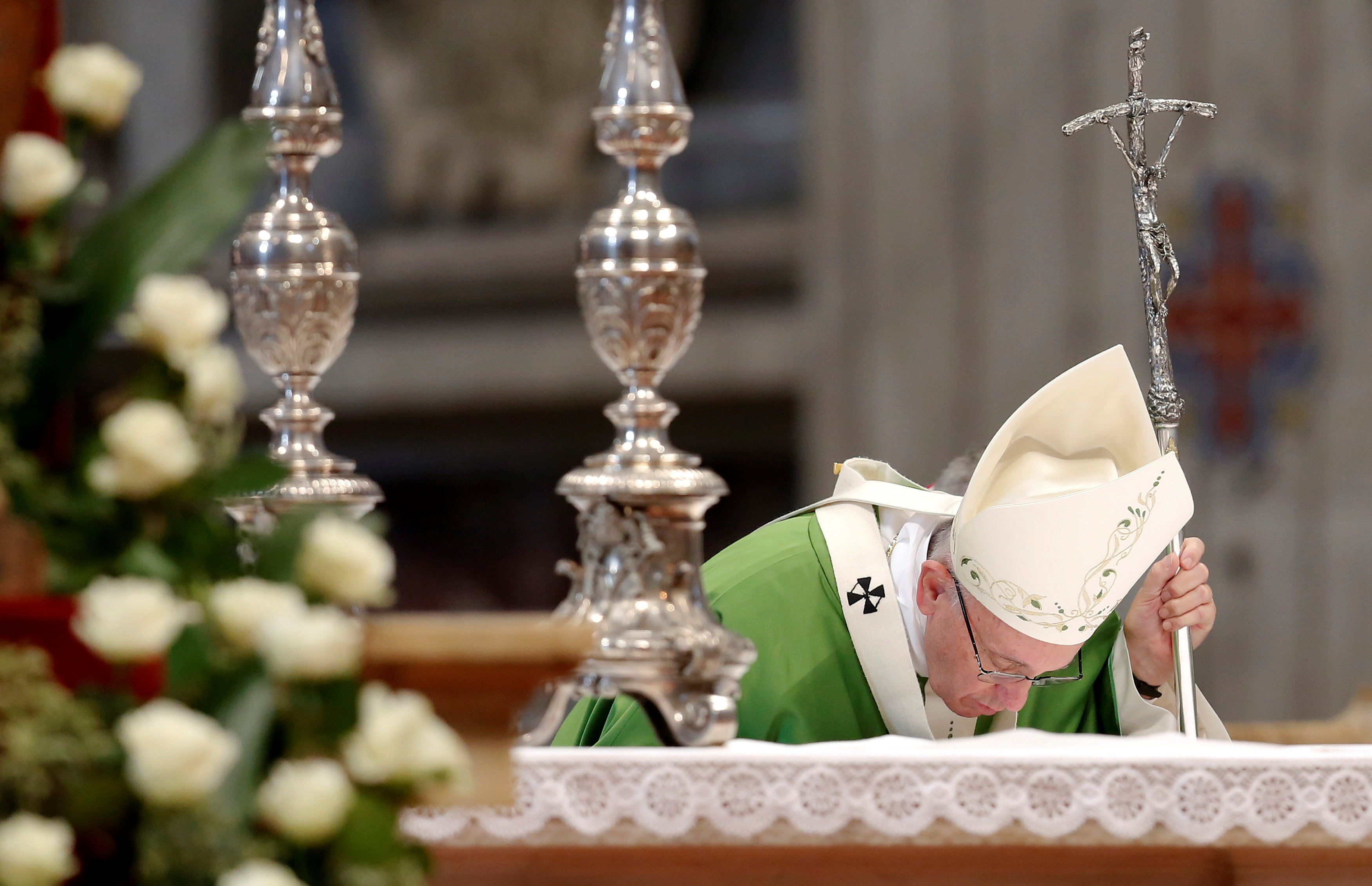 Papa Francisco denunció que cuanto mayor progreso más personas quedan excluidas