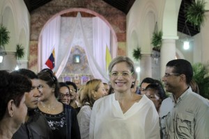 Adriana D’Elia pidió a Nuestra Señora de Copacabana por la reconciliación de Venezuela