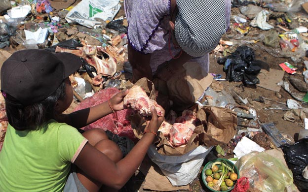 Foto: Ocho de cada 100 venezolanos come de la basura / La Verdad