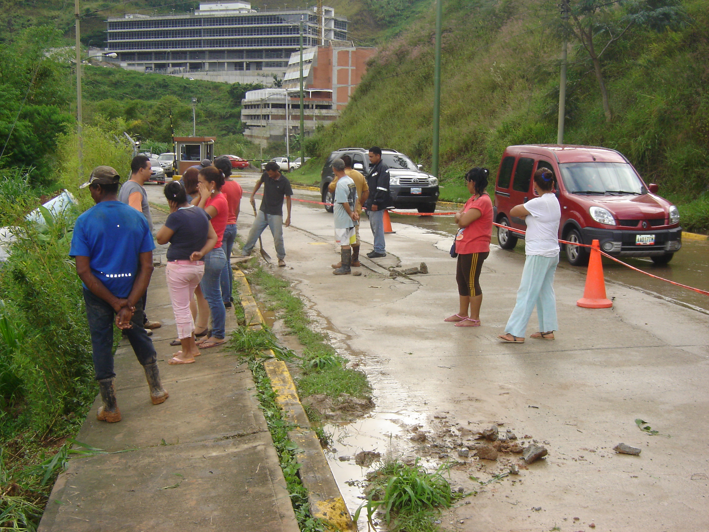 Alrededor de 30 deslizamientos se han generado en El Hatillo a causa de las lluvias (Fotos y Video)