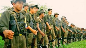 Guerrilla colombiana Farc expulsa de sus filas a cinco comandantes disidentes