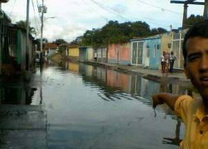 Menfri Paris: Anegaciones en calles de Higuerote se deben a falta de mantenimiento en drenajes (Fotos)