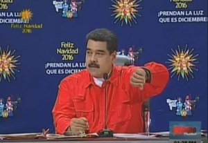 ¡Maduro está en la luna! Ahora usa dos relojes y no sabe leer la hora (VIDEO)