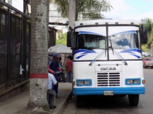 Usuarios del transporte público en Caracas se quejan del servicio #12Abr
