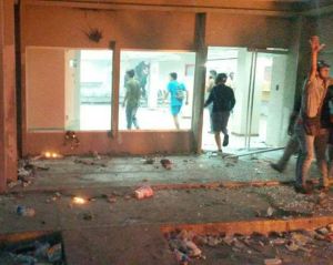 123 detenidos, tres militares heridos y daños a bancos dejó fuerte disturbio en Gusdualito (Fotos)