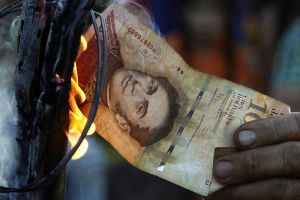 Bs. 100… El billete equivalente a 15 centavos de dólar que resucitó en Venezuela