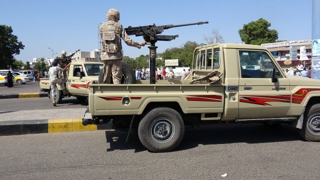 Army patrols are seen on a street near the site of a suicide bombing in the southern port city of Aden, Yemen December 18, 2016. REUTERS/Stringer FOR EDITORIAL USE ONLY. NO RESALES. NO ARCHIVES