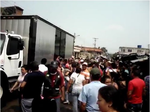 Saquean camión cargado de zapatos en Cumaná