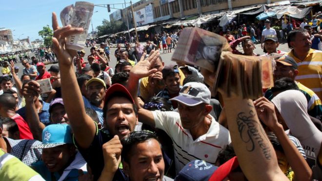 Políticas económicas de Maduro estrangulan a pequeños comerciantes