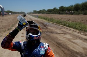 La quinta etapa del Rally Dakar le sonríe a Sunderland y Peterhansel, pero no a Barreda