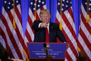 Trump dice que “nunca” tendrían que haberse filtrado informes de inteligencia
