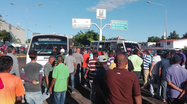Transportistas de Maracaibo protestan por mala vialidad