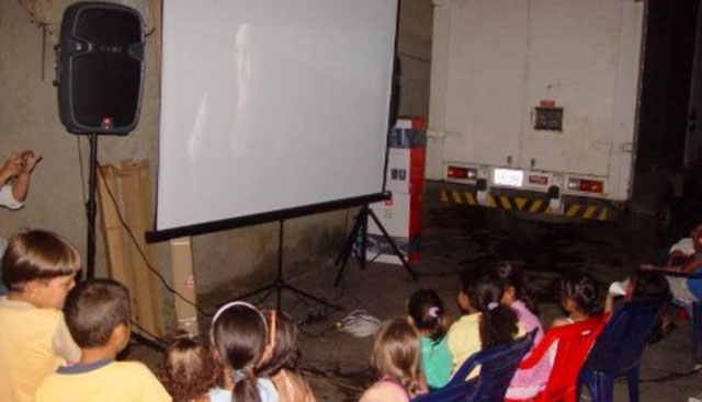 Juventud Miranda inició jornadas de cine calle en Barlovento