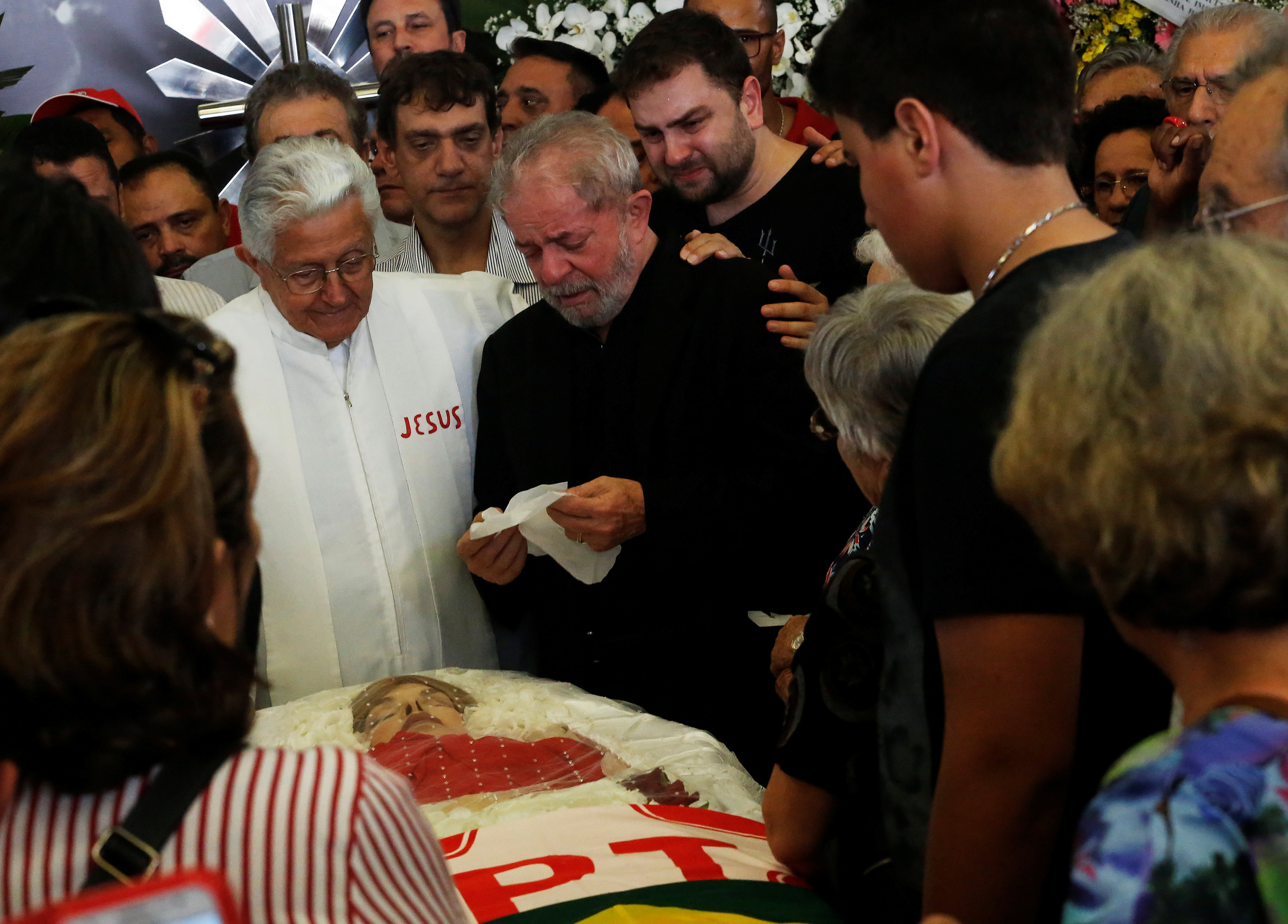 Lula dice que su esposa murió triste por las maldades que sufrió