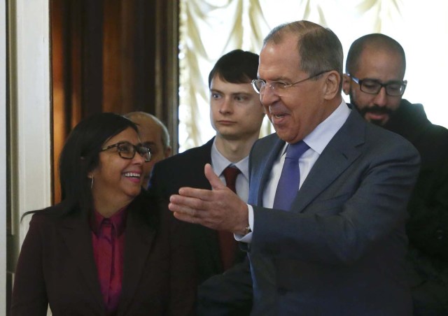 Russian Foreign Minister Sergei Lavrov shows the way to his Venezuelan counterpart Delcy Rodriguez (L) during a meeting in Moscow, Russia, February 6, 2017. REUTERS/Sergei Karpukhin